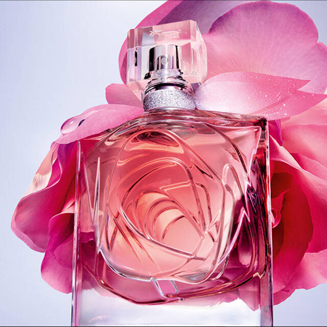 Discover LA VIE EST BELLE ROSE EXTRAORDINAIRE ✓ Free Sample with